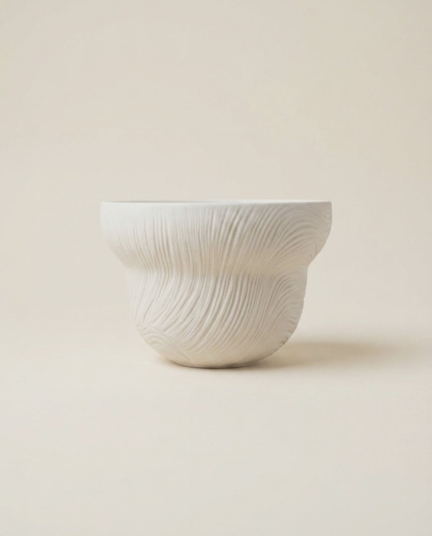 Kasa Bowl mit Rillenstruktur im Drehvideo, Dune Collection von CLÉ